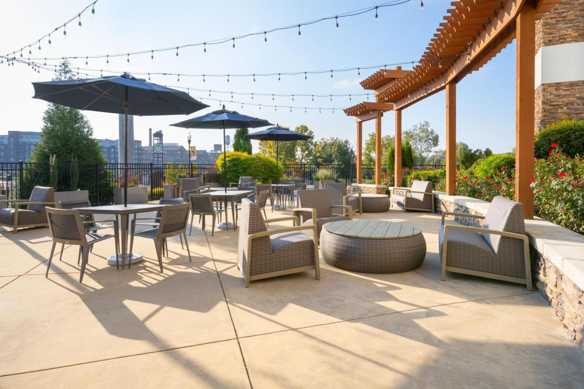 Courtyard By Marriott Columbus Phenix City Buitenkant foto