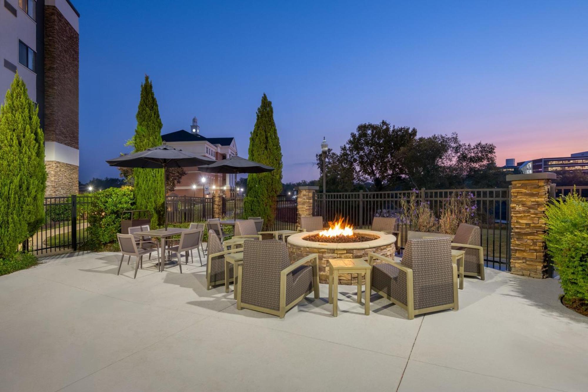 Courtyard By Marriott Columbus Phenix City Buitenkant foto