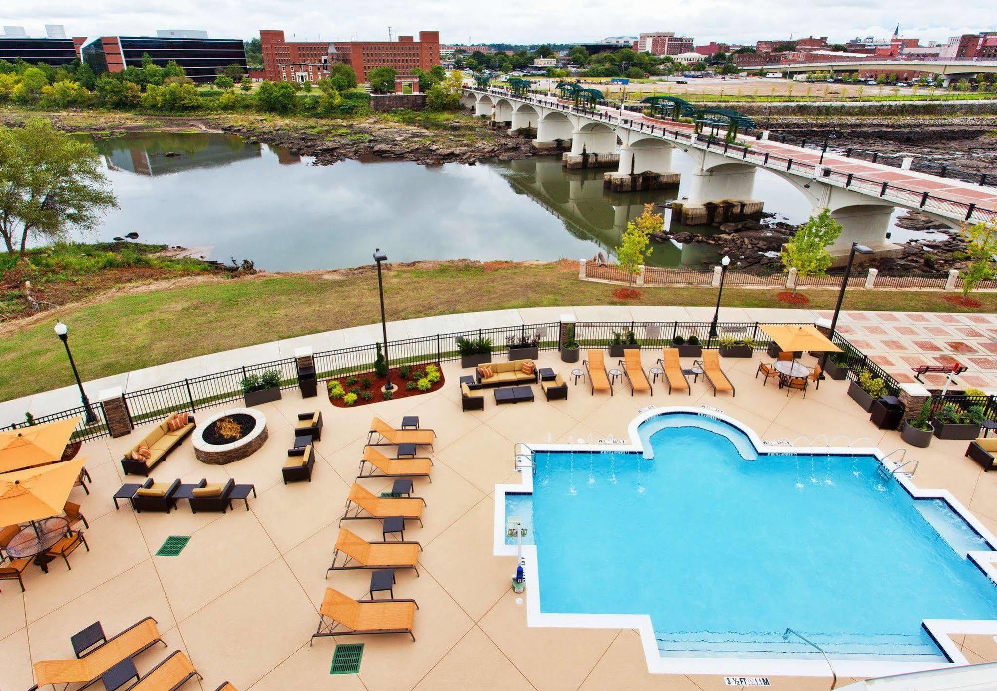 Courtyard By Marriott Columbus Phenix City Buitenkant foto